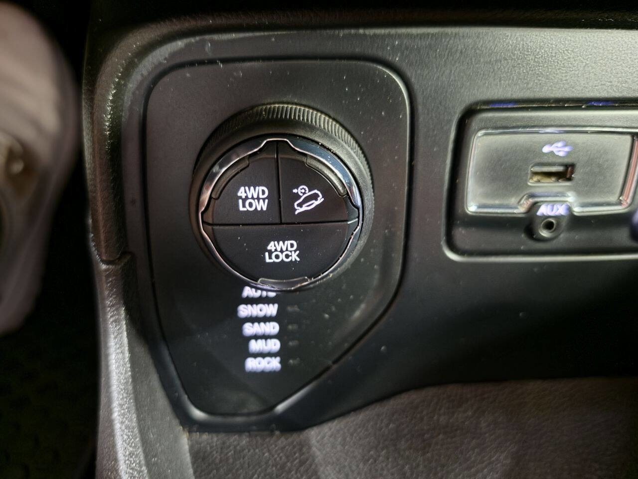 Used 2016 Jeep Renegade Trailhawk AWD/4WD image 38