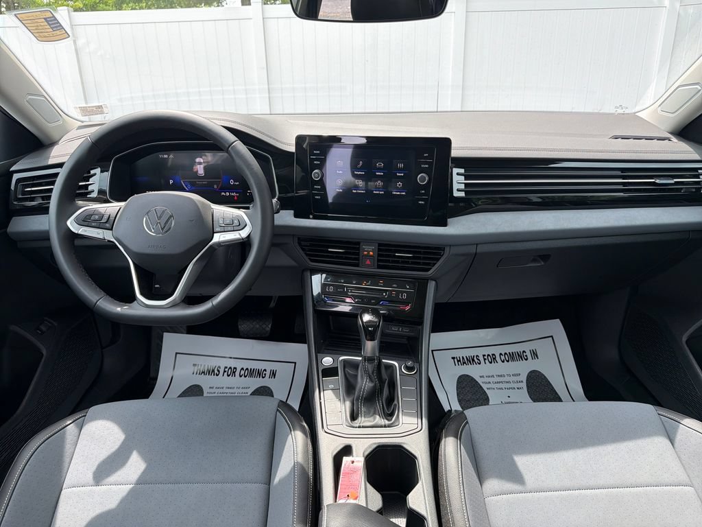 Used 2025 Volkswagen Jetta SE w/ Sunroof Package FWD image 15