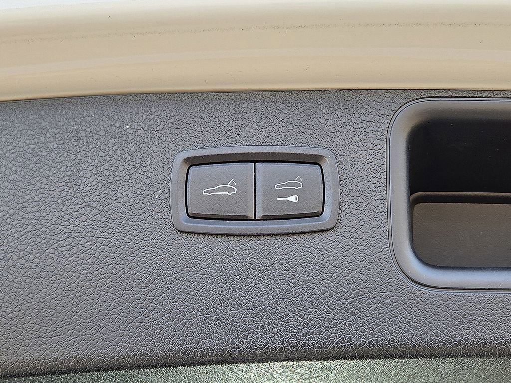Used 2024 Porsche Macan Turbo image 15