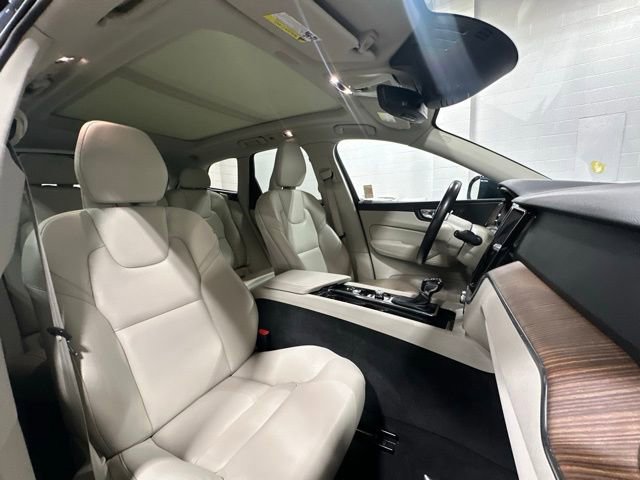 Used 2021 Volvo XC60 T6 Momentum image 17
