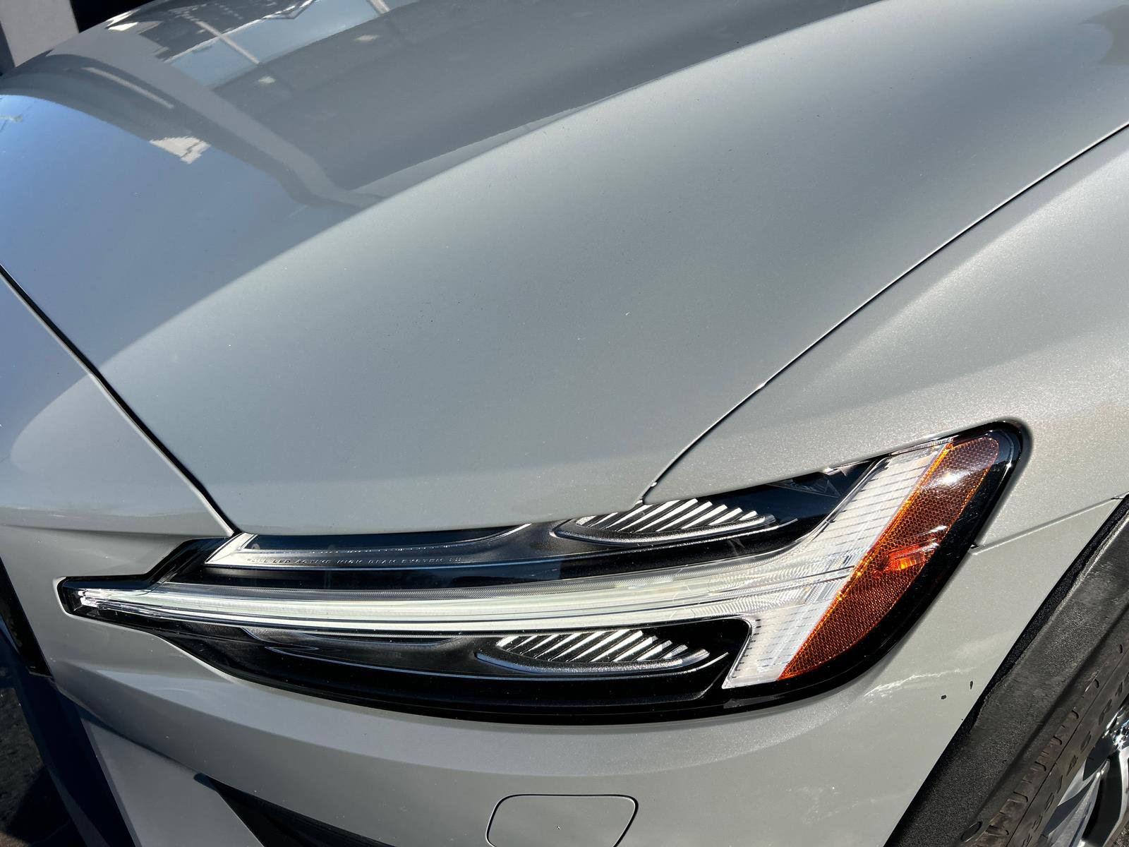 Used 2025 Volvo V60 B5 Cross Country Plus image 7