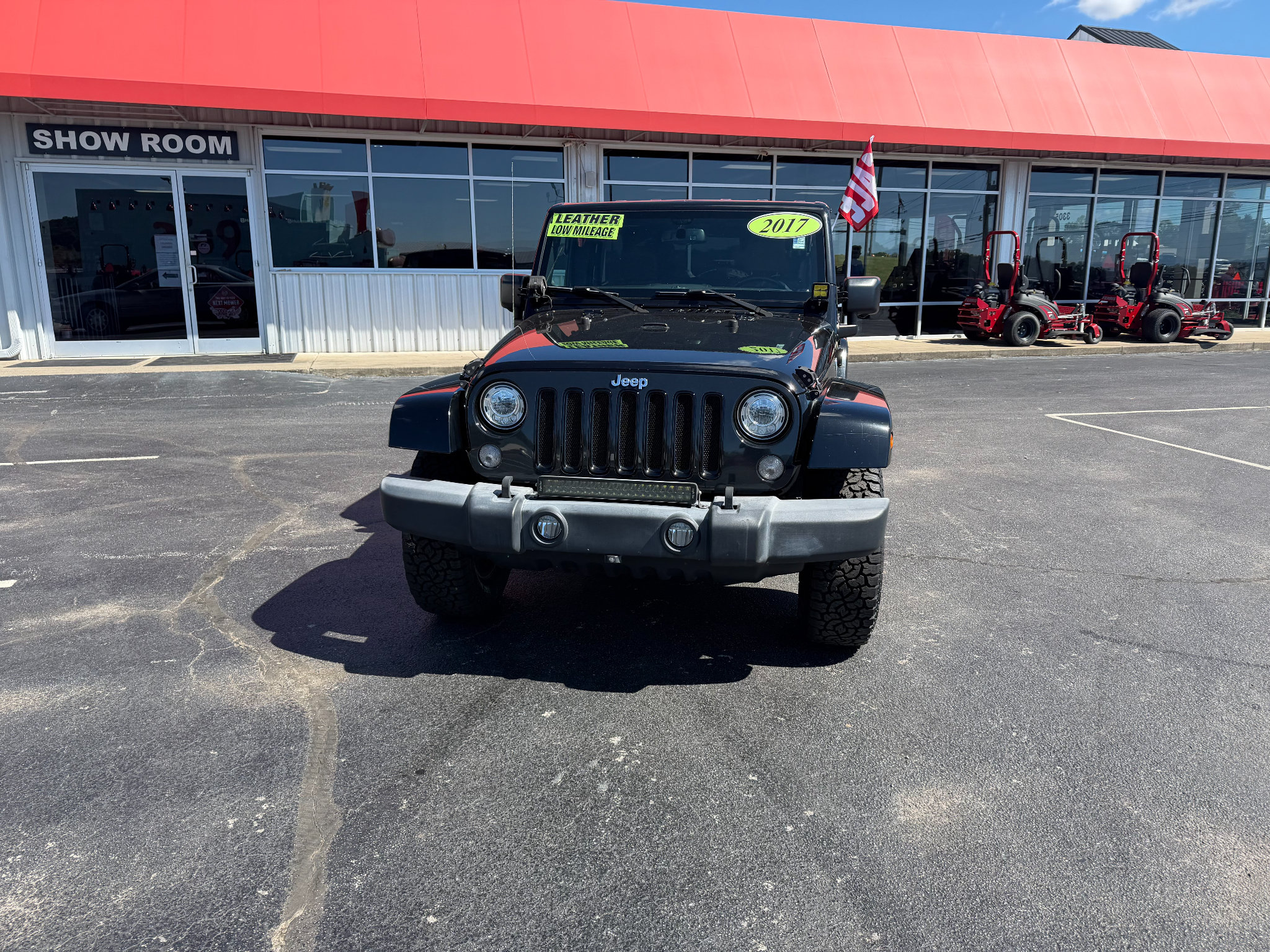Used 2017 Jeep Wrangler Unlimited Sahara w/ Connectivity Group AWD/4WD image 2