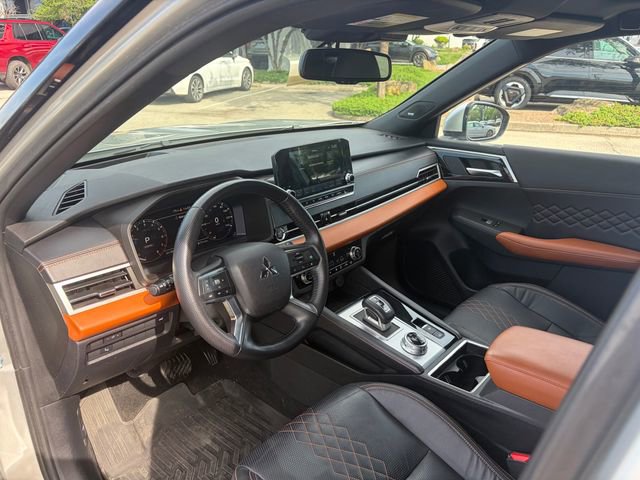 Used 2022 Mitsubishi Outlander SEL AWD/4WD image 2