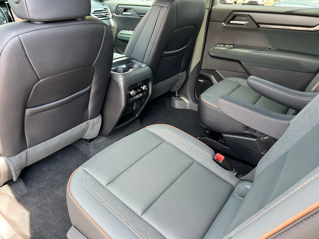 Used 2024 GMC Acadia AT4 w/ Luxury Package AWD/4WD image 33