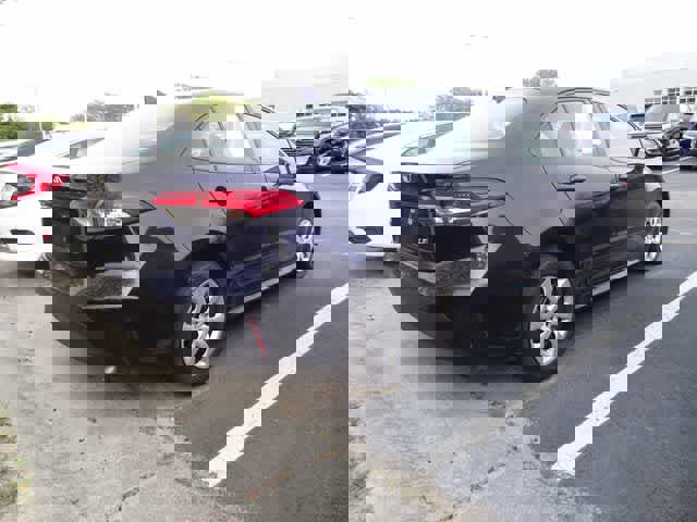 Used 2023 Toyota Corolla LE image 5