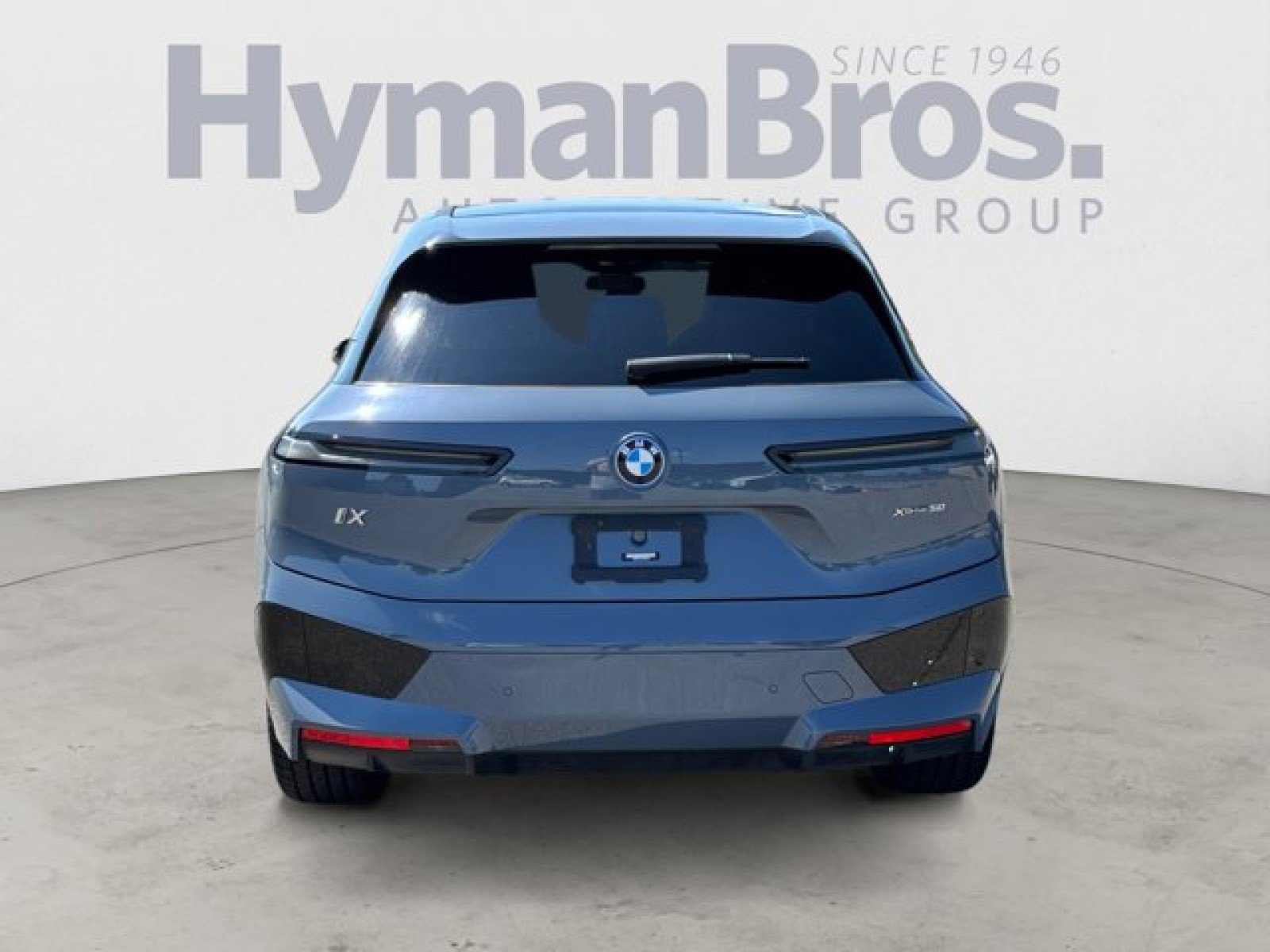 Used 2024 BMW iX xDrive50 w/ Premium Package image 4