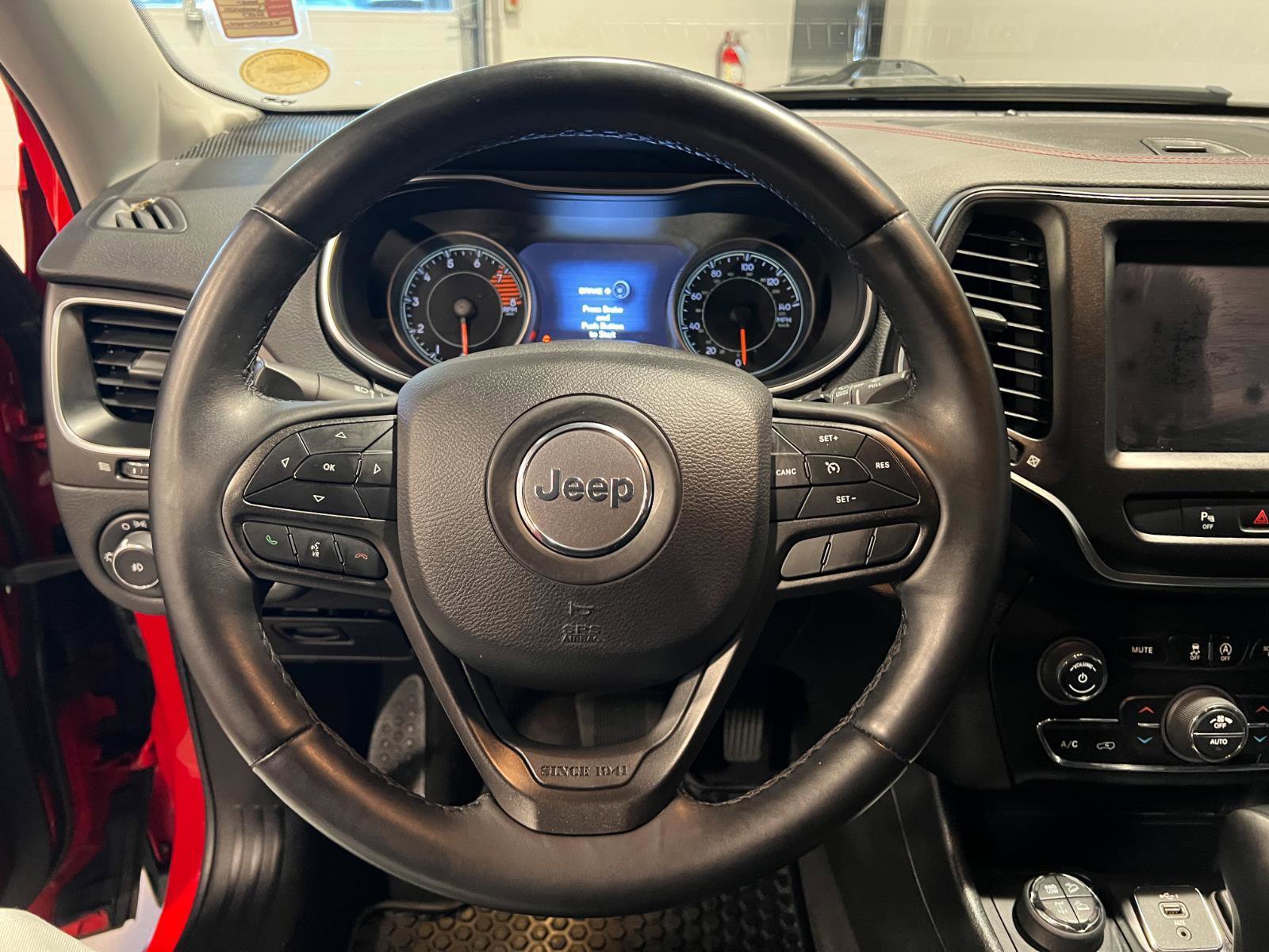 Used 2019 Jeep Cherokee Trailhawk w/ Cold Weather Group image 11