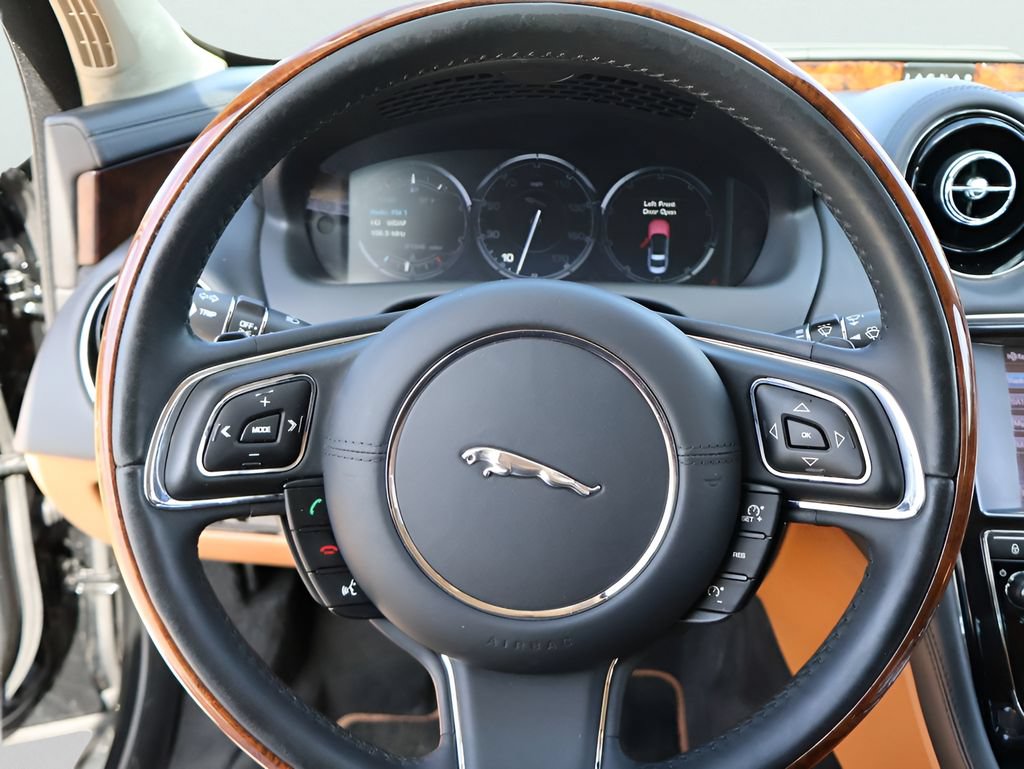 Used 2011 Jaguar XJ L RWD image 29