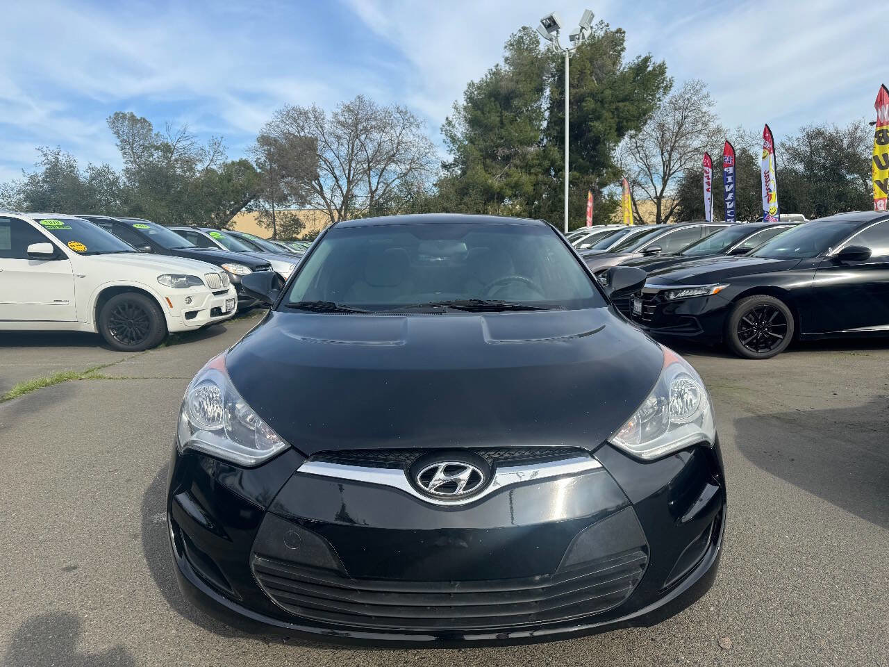 Used 2013 Hyundai Veloster FWD image 2