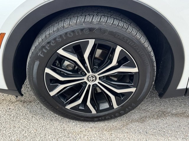 Used 2023 Toyota Crown XLE image 7