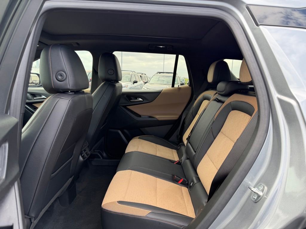 Used 2025 Chevrolet Equinox ACTIV w/ Convenience Package III image 16