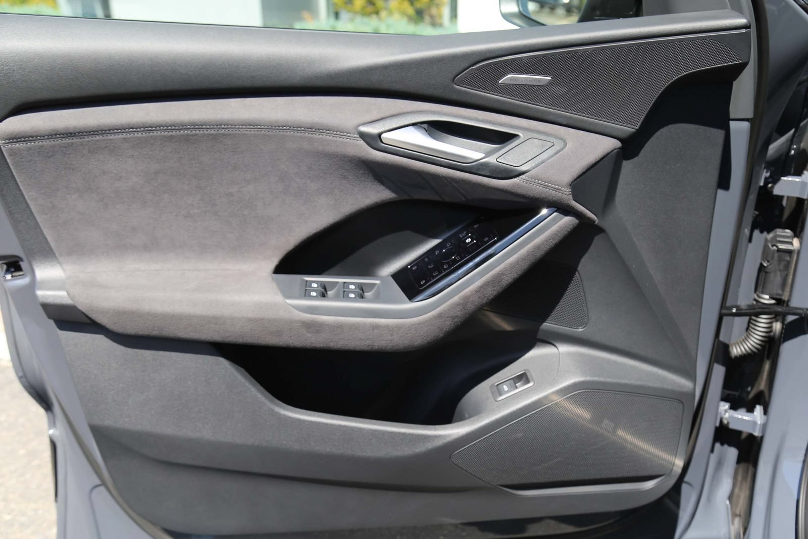 Certified 2025 Audi SQ6 e-tron Prestige AWD/4WD image 25