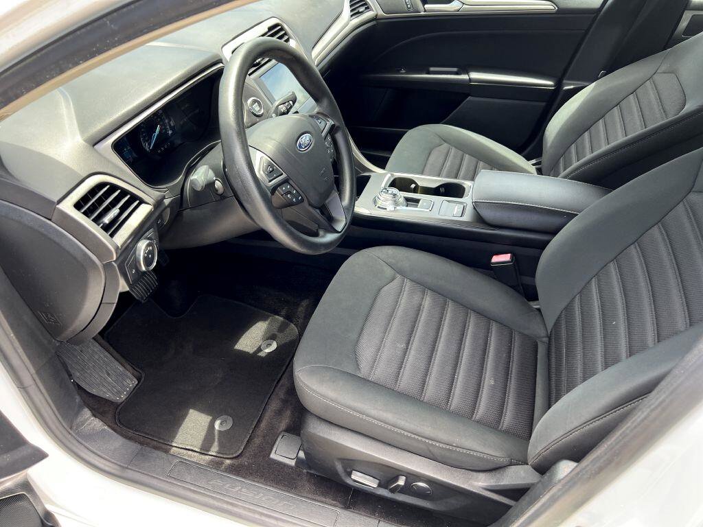 Used 2018 Ford Fusion SE w/ Fusion SE Technology Package image 8