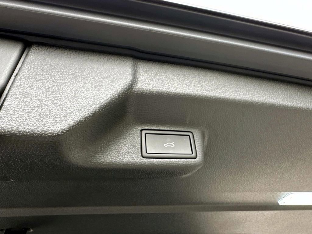 New 2025 Volkswagen ID. Buzz Pro S image 28