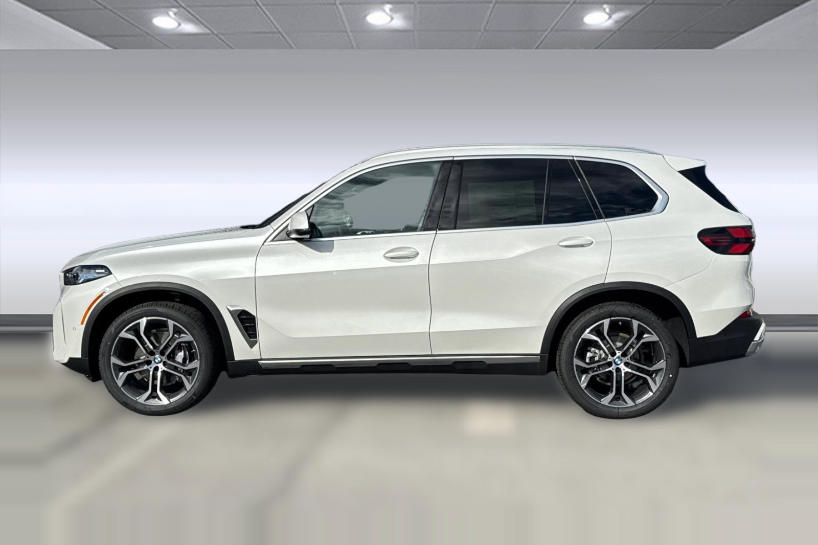Used 2026 BMW X5 xDrive40i AWD/4WD image 2