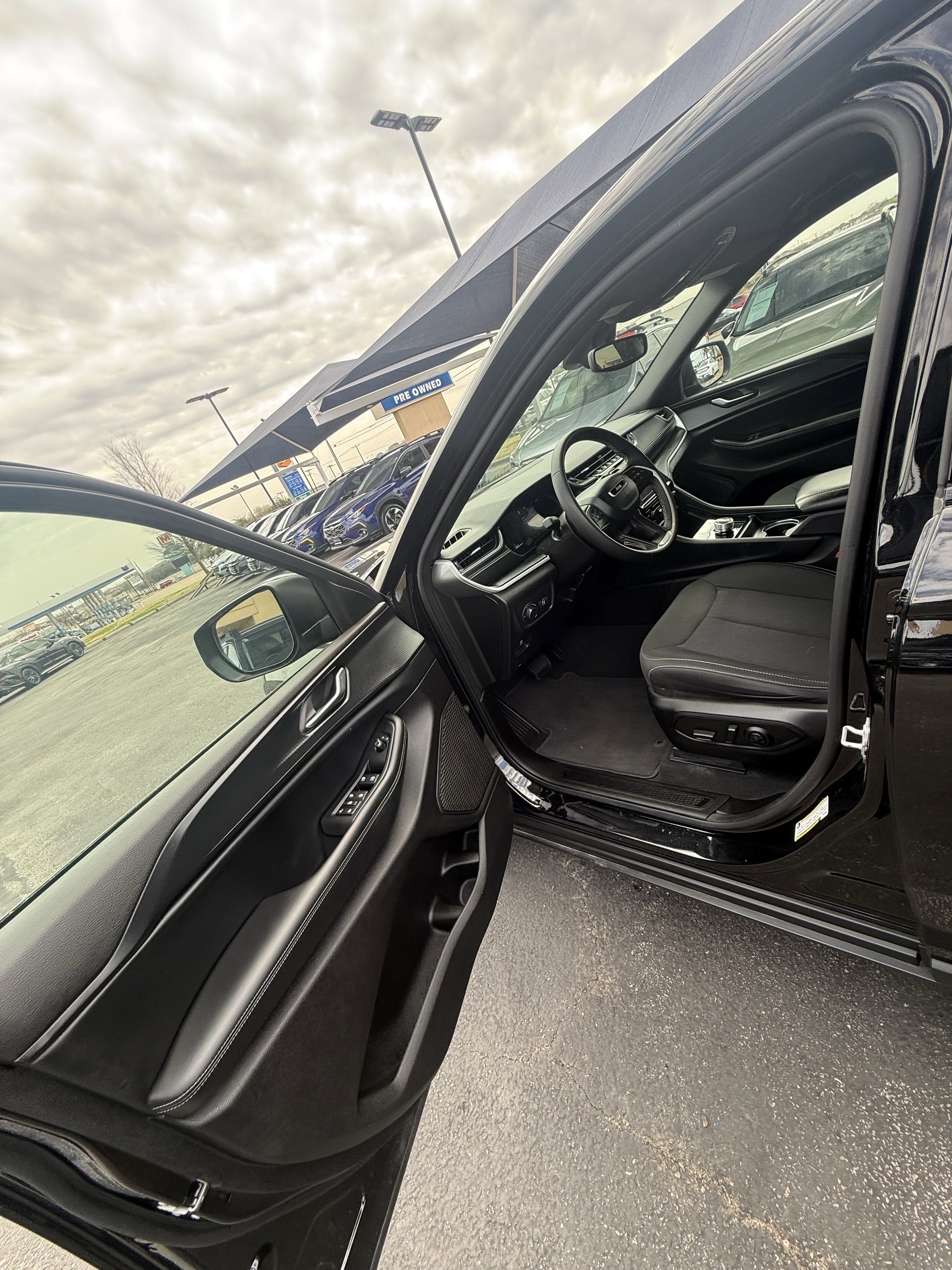 Used 2024 Jeep Grand Cherokee L Laredo image 17