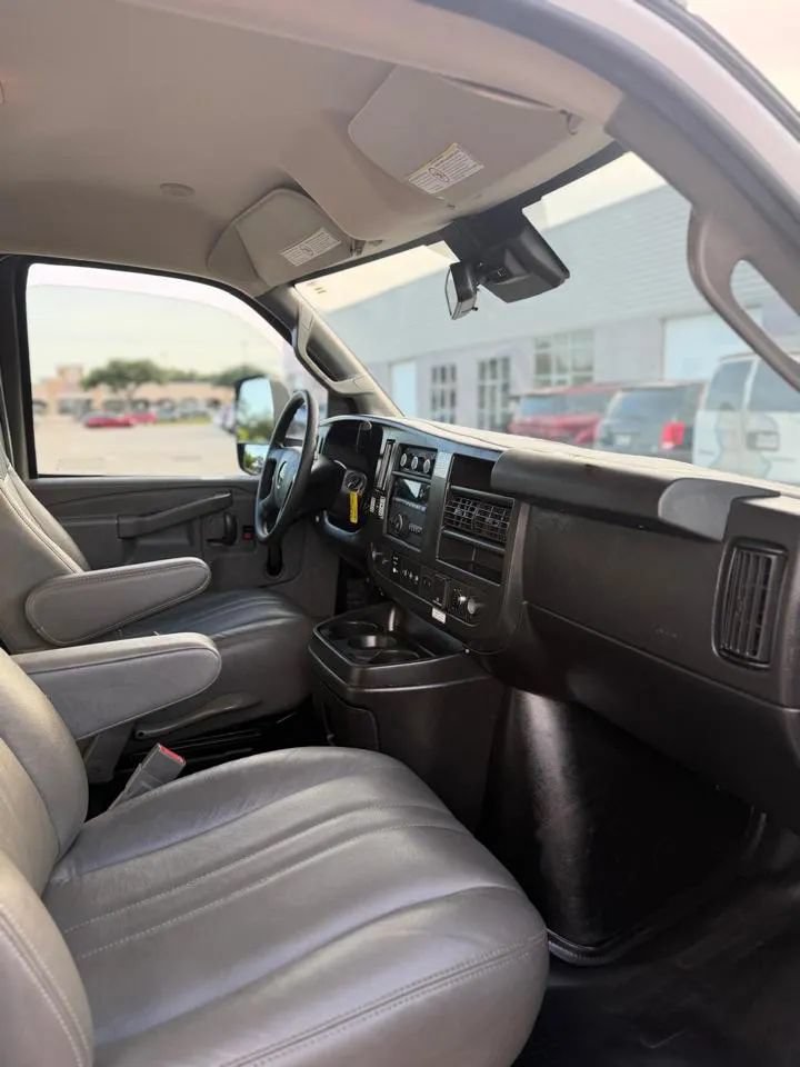 Used 2020 GMC Savana 3500 Extended w/ Driver Convenience Package RWD image 10