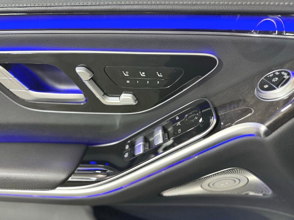 Used 2022 Mercedes-Benz S 500 4MATIC w/ 3D Technology Package image 17