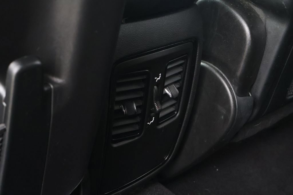 Used 2023 Dodge Durango SXT image 31