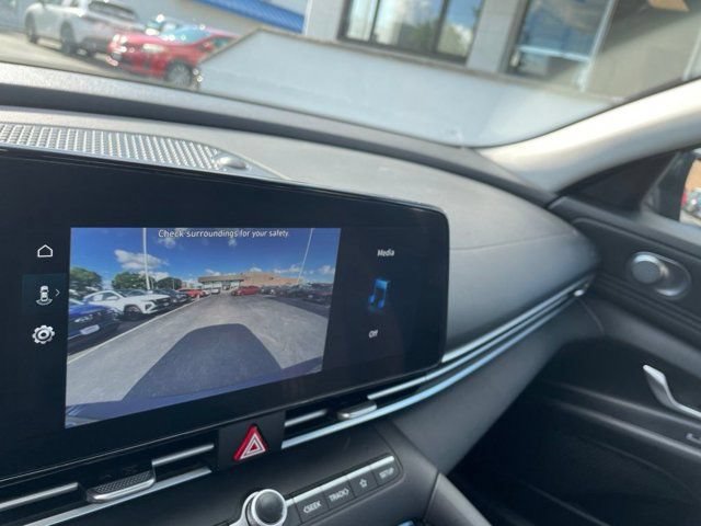 Used 2023 Hyundai Elantra Limited FWD image 13