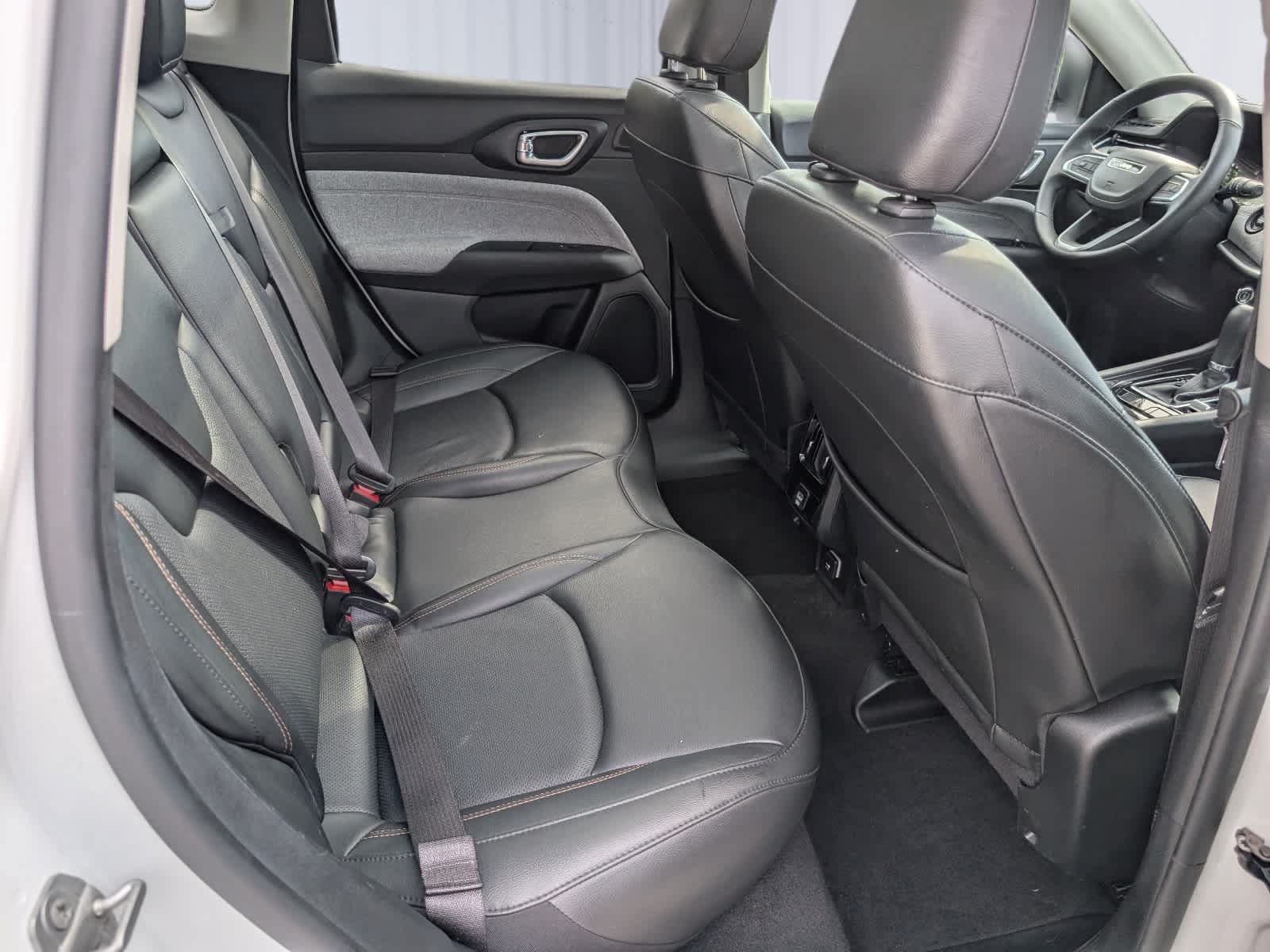 Used 2022 Jeep Compass Latitude w/ Sun and Sound Group AWD/4WD image 12