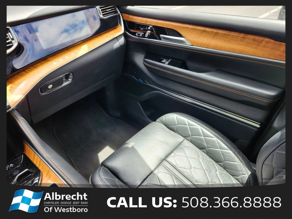 Used 2024 Jeep Grand Wagoneer L Series III AWD/4WD image 15