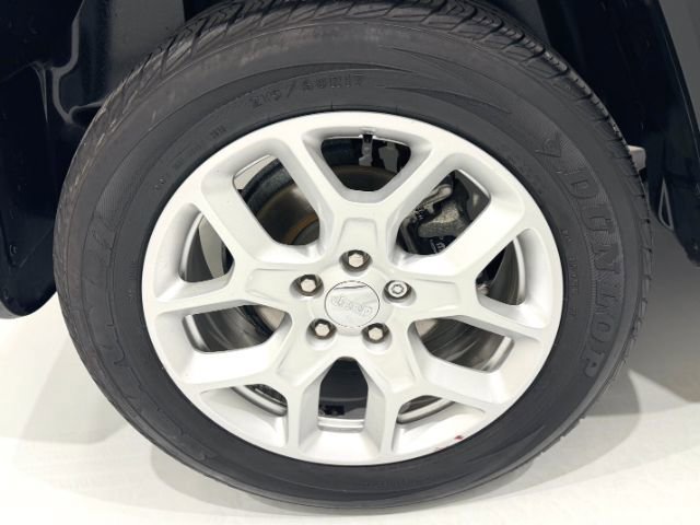 Used 2017 Jeep Renegade Latitude image 14