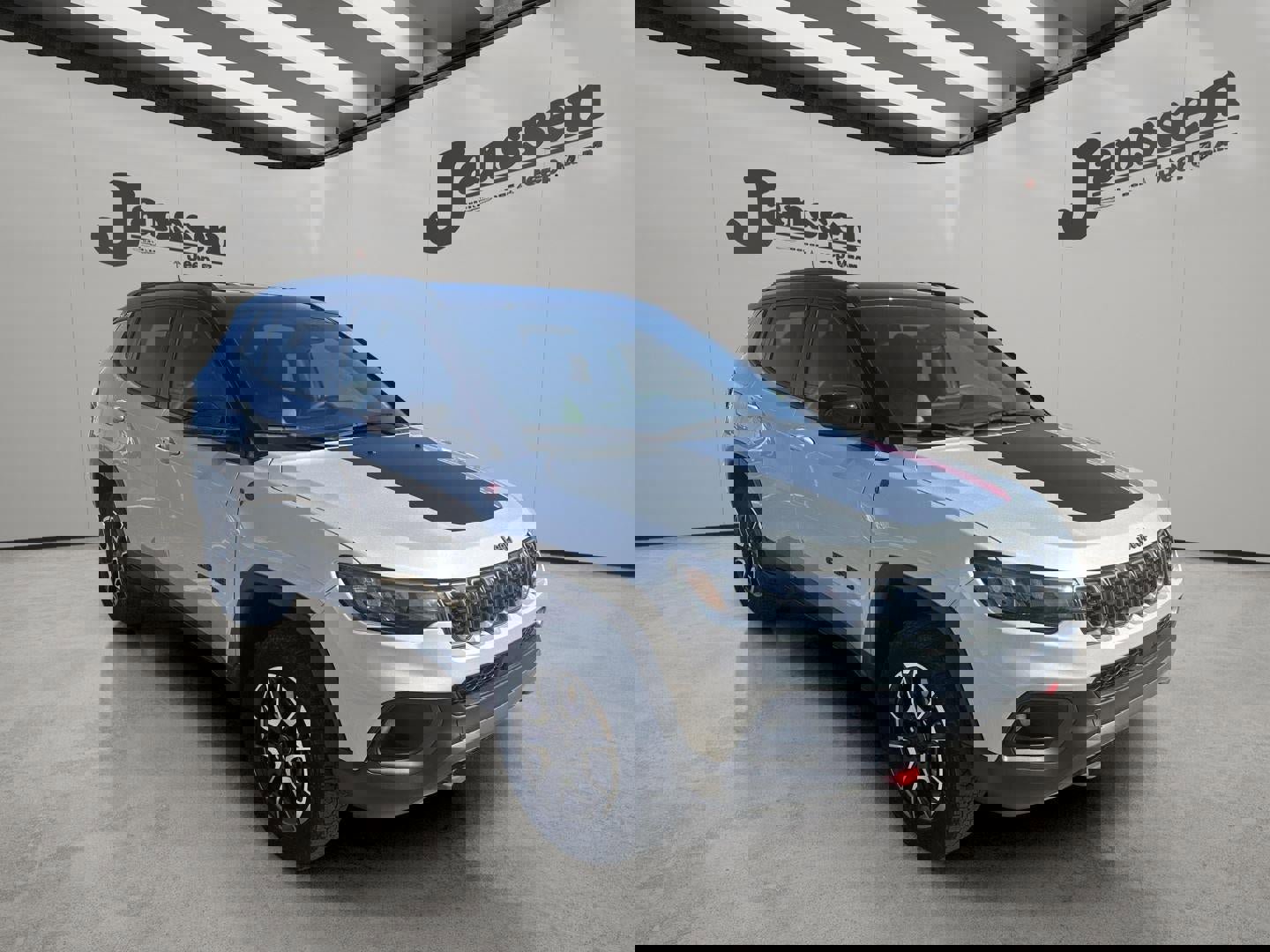 Used 2025 Jeep Compass Trailhawk image 6