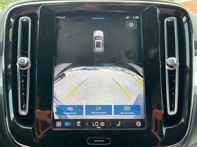 Used 2024 Volvo XC40 B5 Core image 19