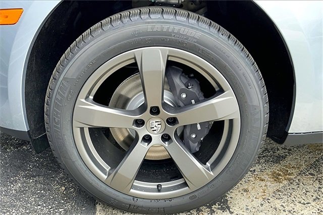 New 2025 Porsche Macan image 14