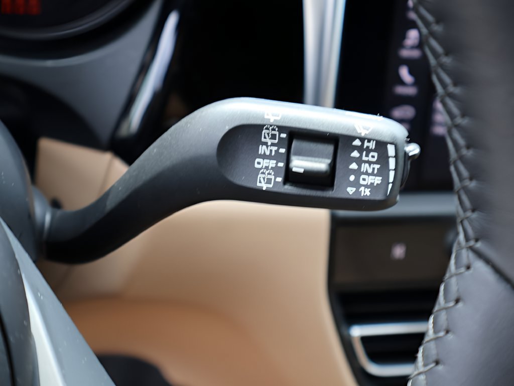 Certified 2024 Porsche Macan S AWD/4WD image 31