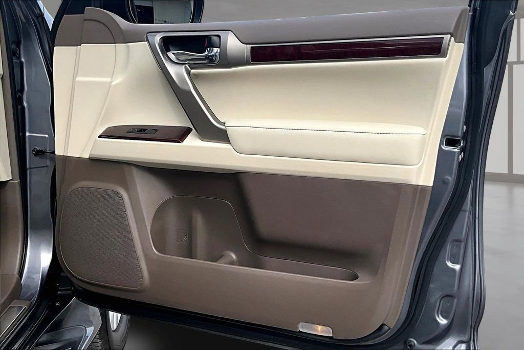 Used 2019 Lexus GX 460 Premium w/ Premium Package image 26