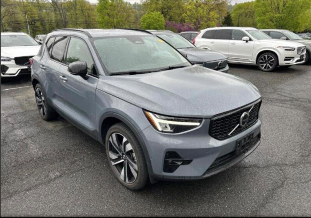 Certified 2023 Volvo XC40 B5 Plus w/ Protection Package Premier AWD/4WD image 2