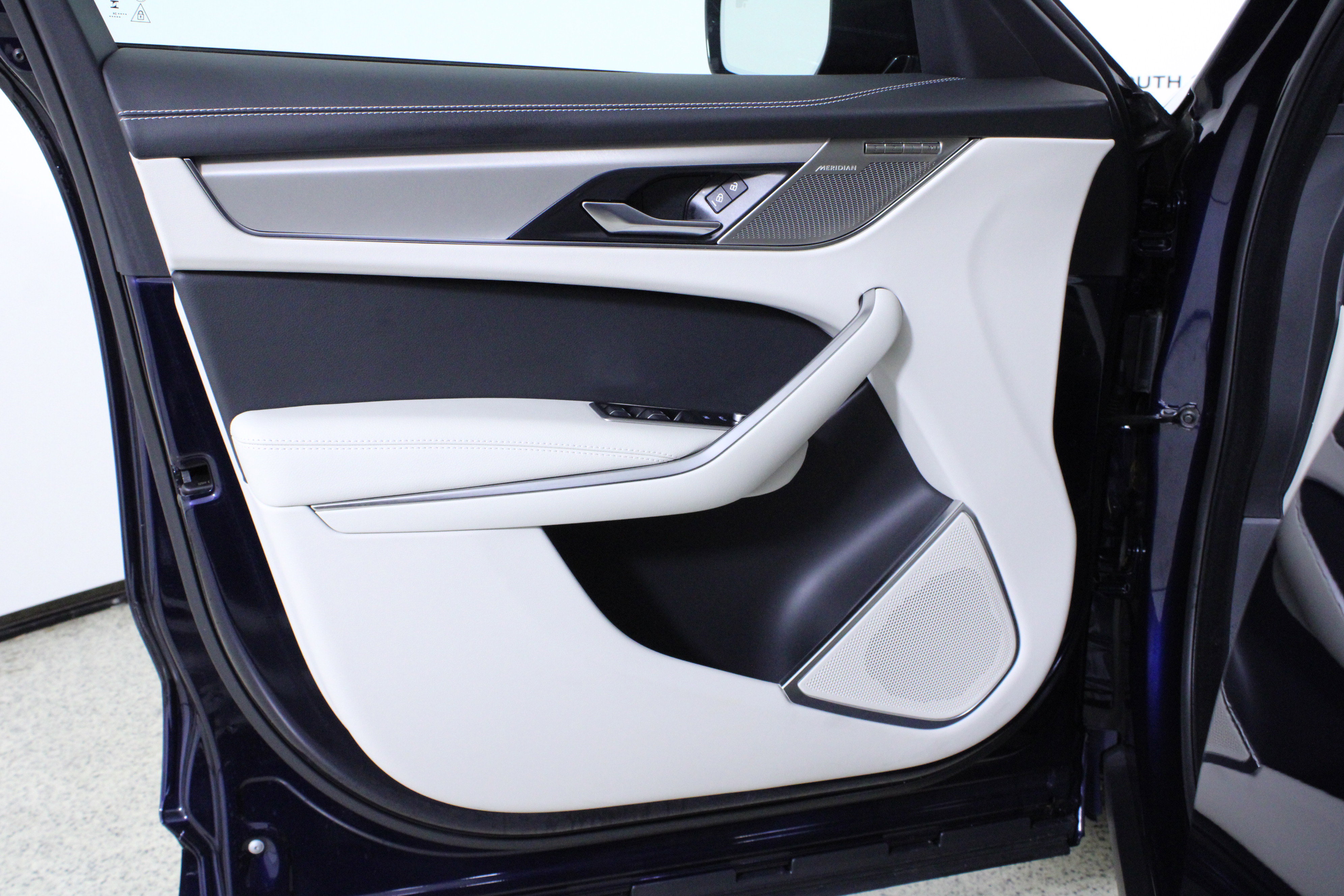 Used 2025 Jaguar F-PACE R-Dynamic S image 18