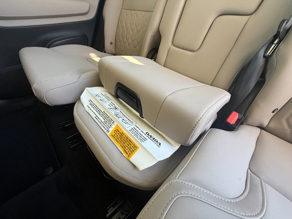New 2026 Volvo XC90 B6 Plus w/ Protection Package Premier AWD/4WD image 24