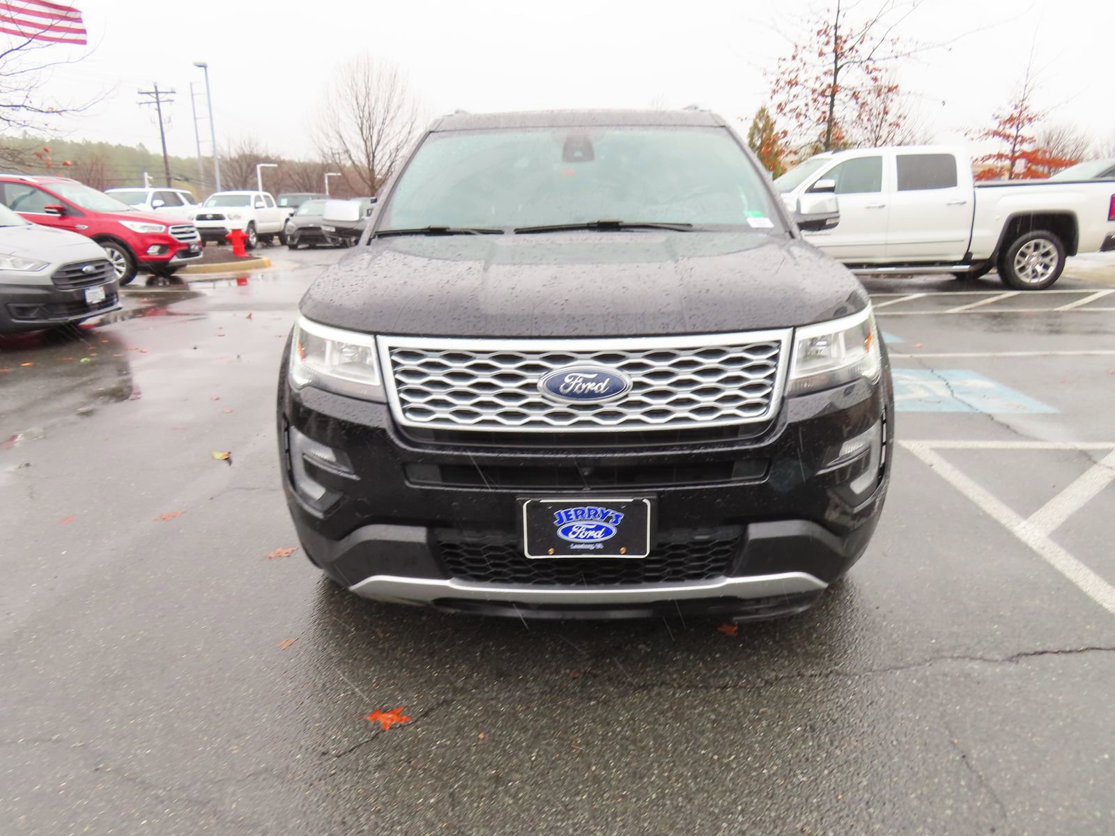 Used 2017 Ford Explorer Platinum image 2