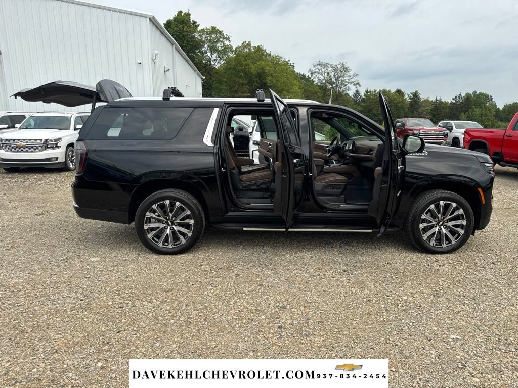 Used 2026 Chevrolet Suburban High Country w/ Sun And Tow Package AWD/4WD image 15