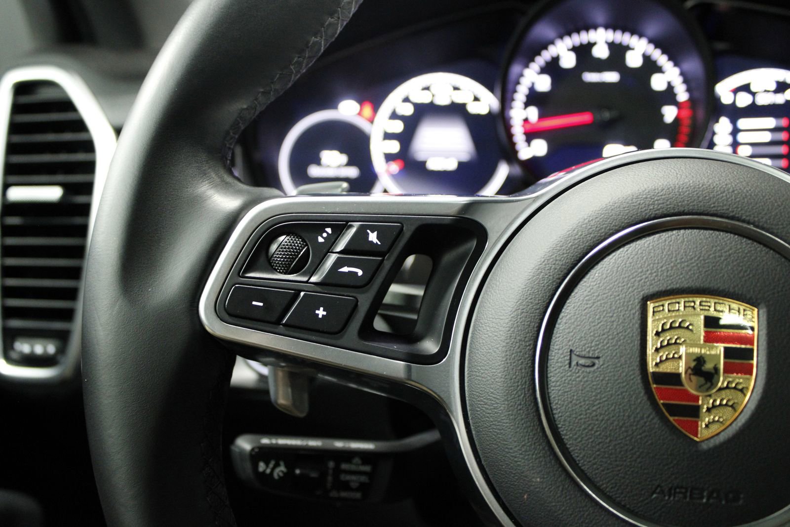 Certified 2021 Porsche Cayenne Coupe AWD/4WD image 33