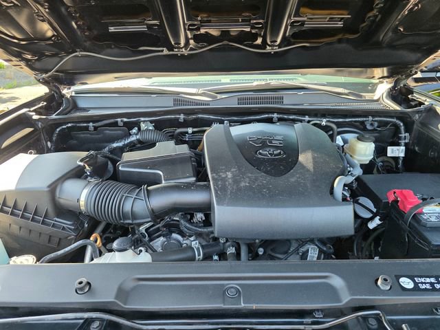 Used 2018 Toyota Tacoma TRD Sport AWD/4WD image 28