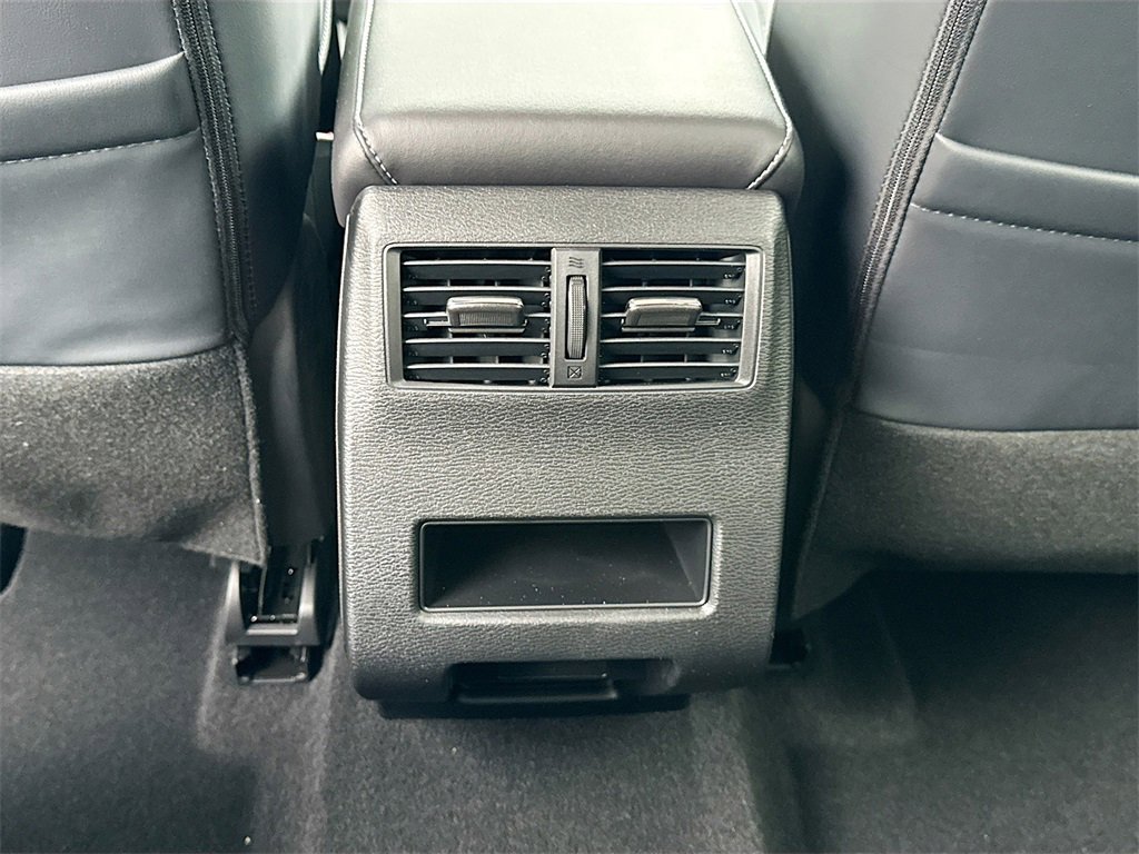 New 2025 Mitsubishi Outlander SE image 27