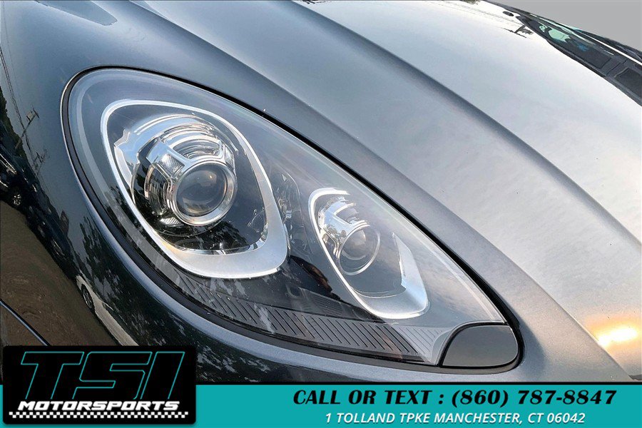 Used 2017 Porsche Macan Turbo AWD/4WD image 29