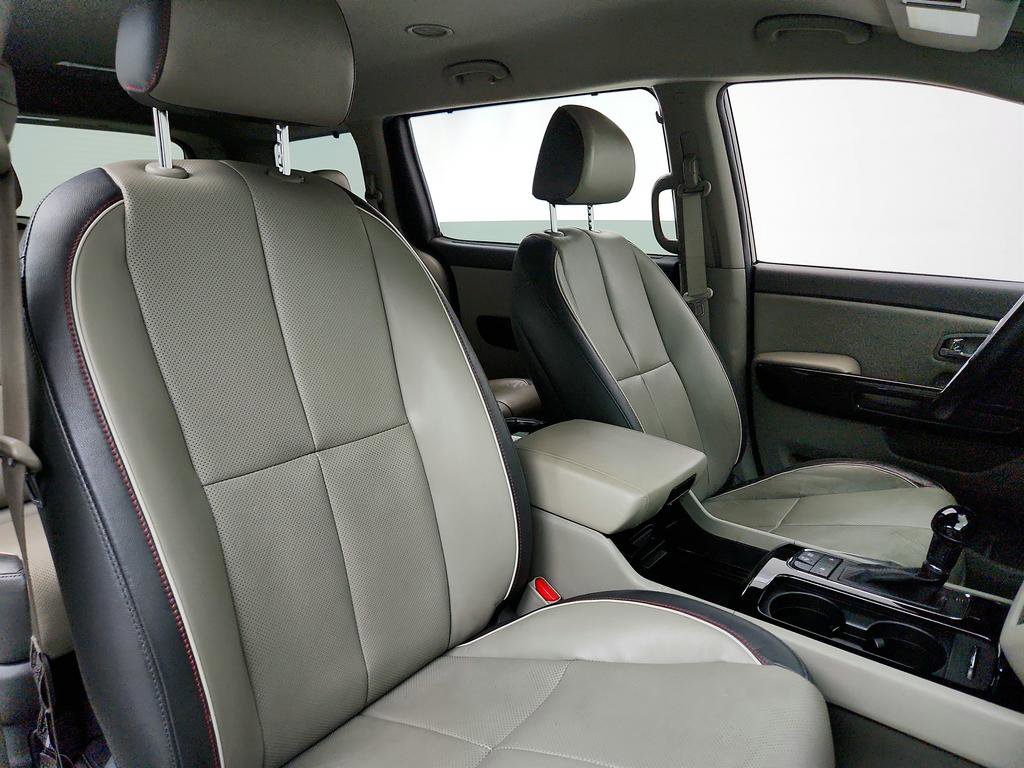 Used 2016 Kia Sedona SX FWD image 29