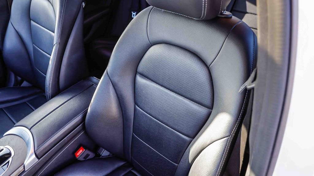 Used 2019 Mercedes-Benz C 300 Sedan image 30
