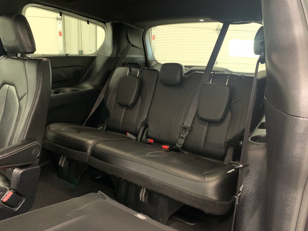 Used 2019 Chrysler Pacifica Touring-L Plus w/ Advanced Safetytec Group FWD image 24