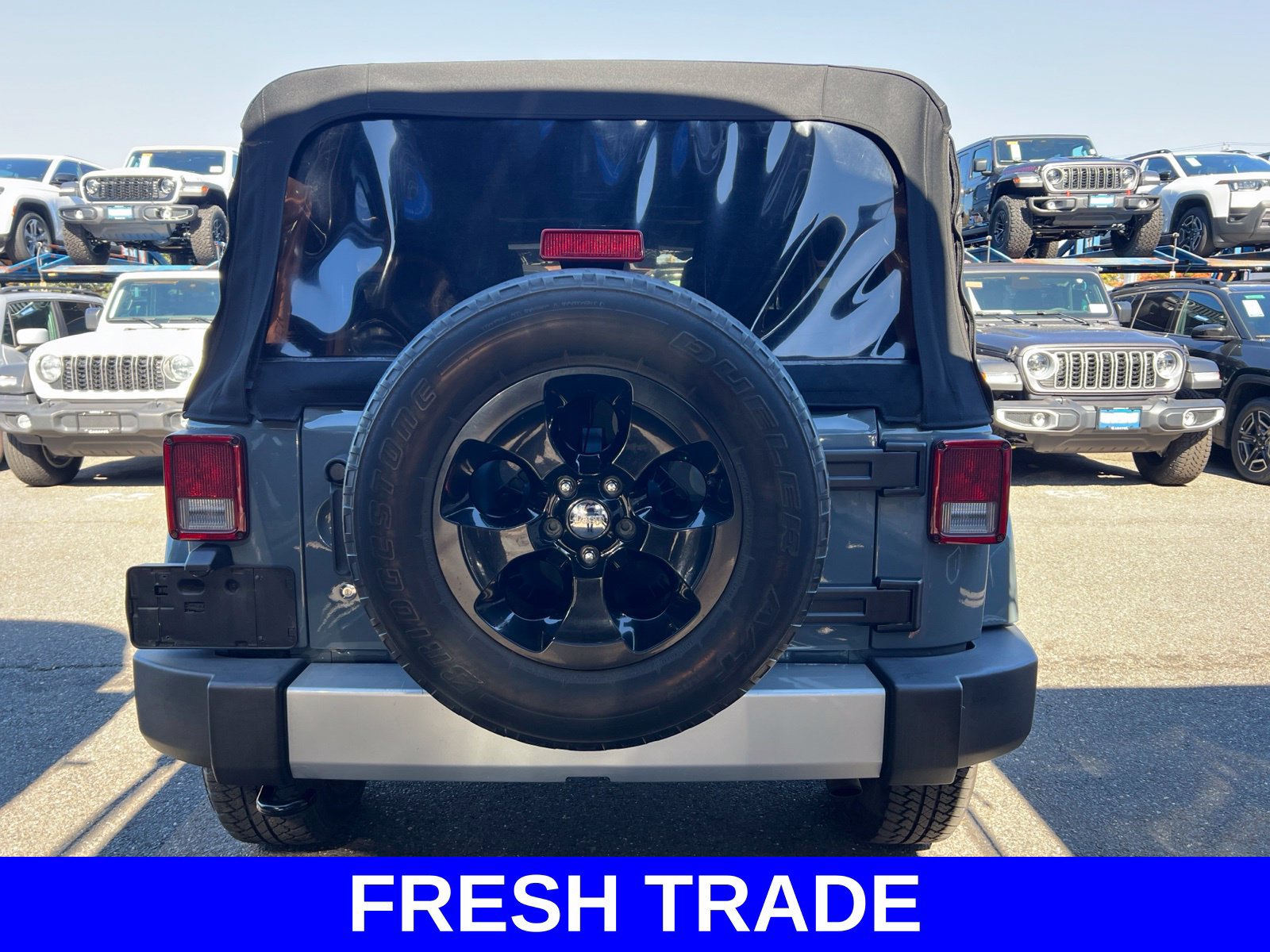 Used 2015 Jeep Wrangler Unlimited Sahara w/ Connectivity Group AWD/4WD image 3