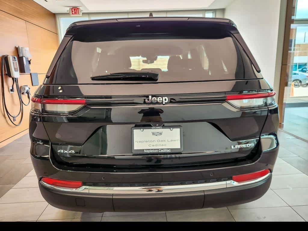 Used 2023 Jeep Grand Cherokee Laredo AWD/4WD image 6