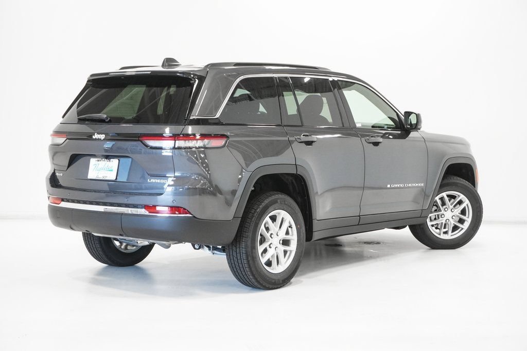 New 2025 Jeep Grand Cherokee Laredo w/ Luxury Tech Group I AWD/4WD image 8