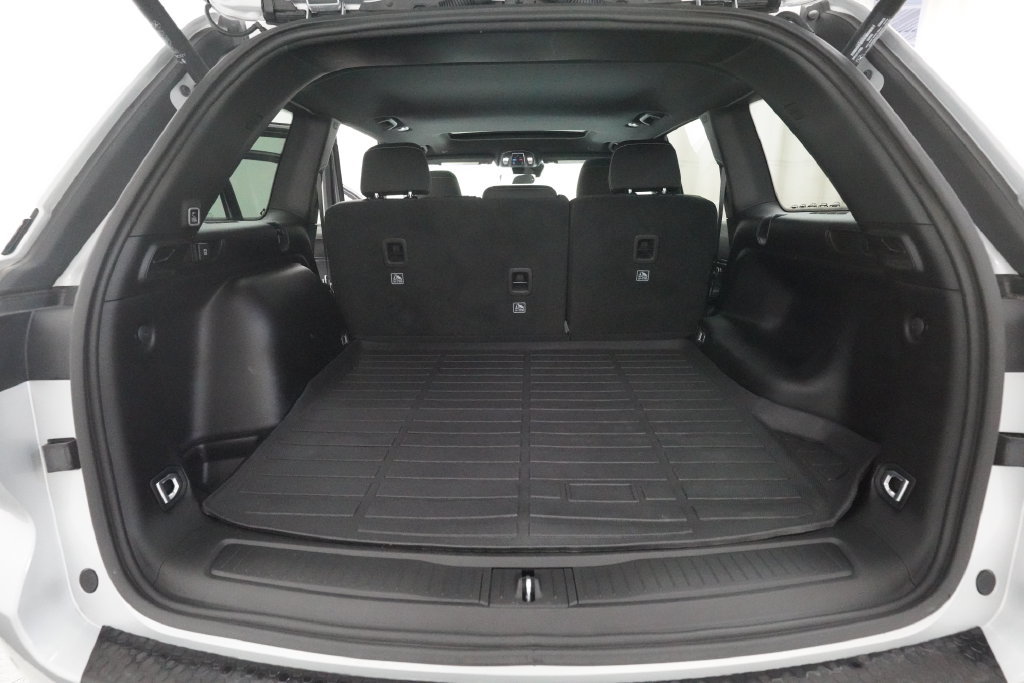 Used 2025 Jeep Grand Cherokee Laredo X w/ Luxury Tech Group I AWD/4WD image 10