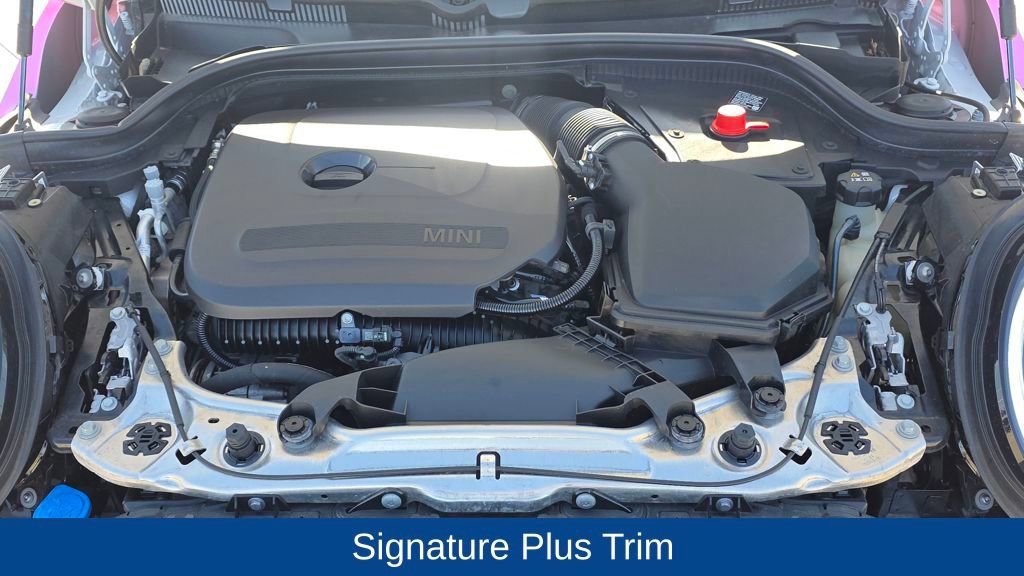 Used 2025 MINI Cooper 4-Door Hardtop image 11