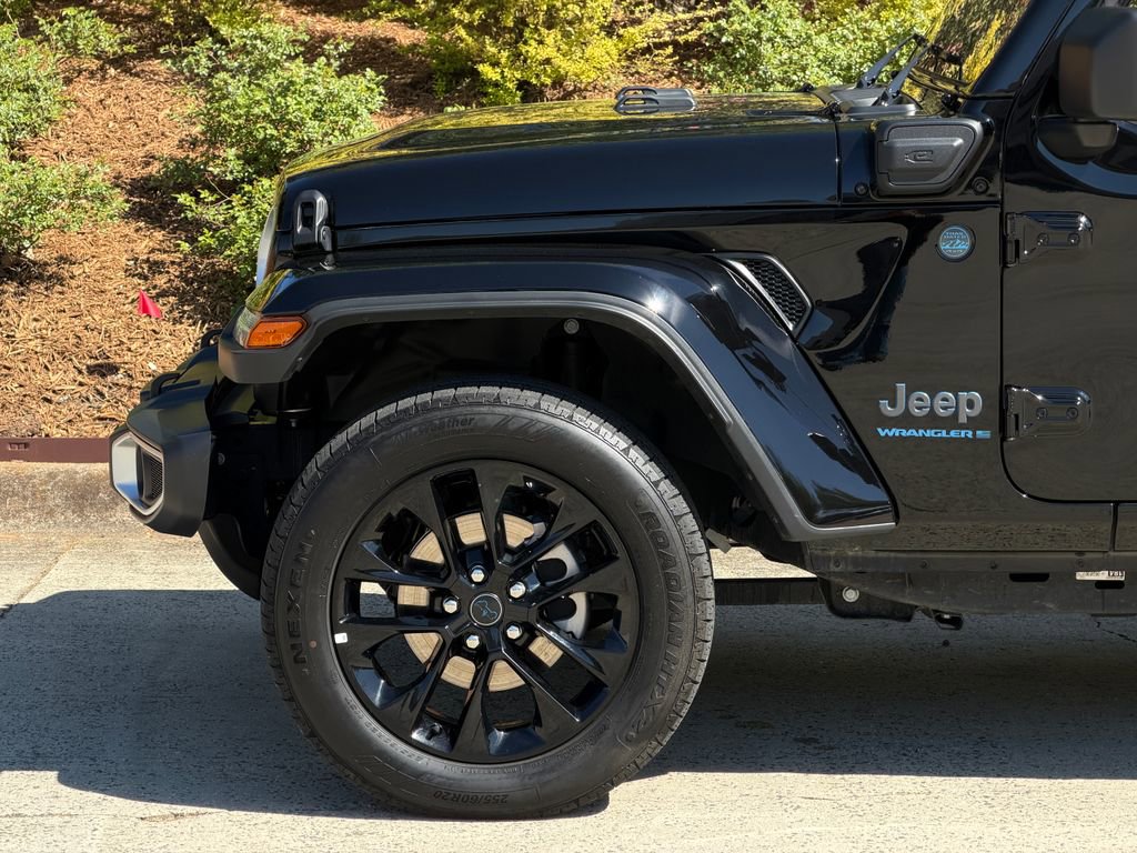 Used 2025 Jeep Wrangler Unlimited Sahara w/ Safety Group image 11